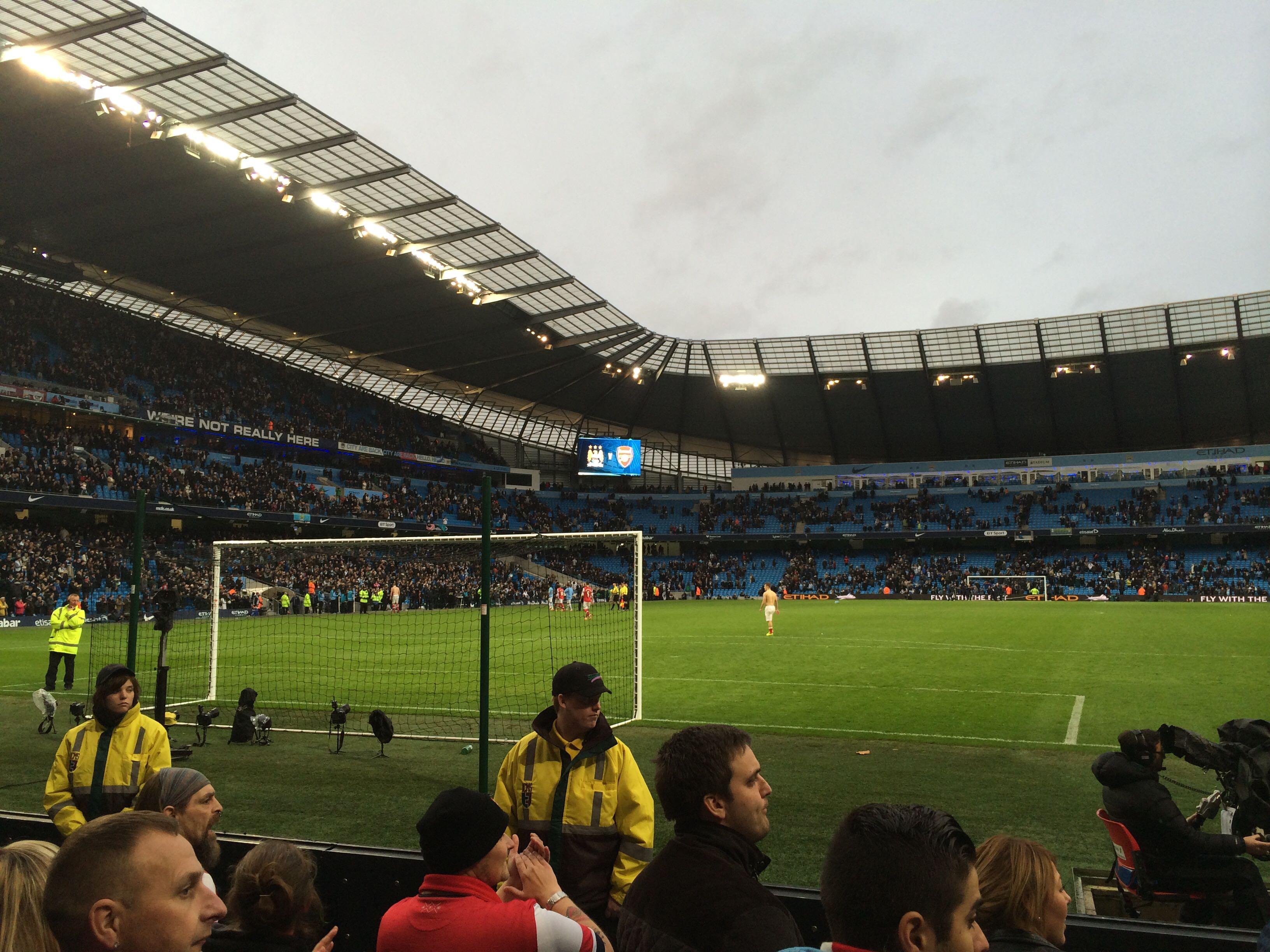 展现出了坚 展现出了坚