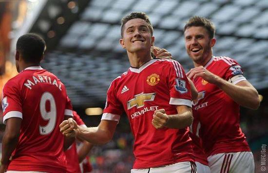 他利用手头 他利用手头